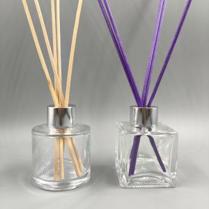 Aromatizador 50ml cuadrado con tapa Plata y varitas en diferentes opciones de colores