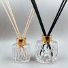Aromatizador modelo ROMBOS en 50ml y 100ml con 5 varitas en diferentes opciones de colores