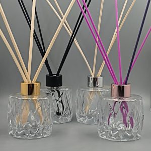 Aromatizador mod. ROMBOS en 50ml y 100ml con 5 varitas en diferentes opciones de colores